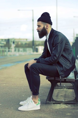 Wie weißes Langarmhemd mit weißer und roter Leder niedriger Sneakers zu kombinieren – 349 Herren Outfits