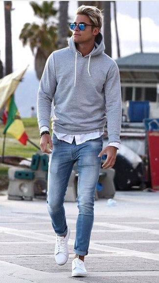 Wie weißes Langarmhemd mit weißer und roter Leder niedriger Sneakers zu kombinieren – 349 Herren Outfits