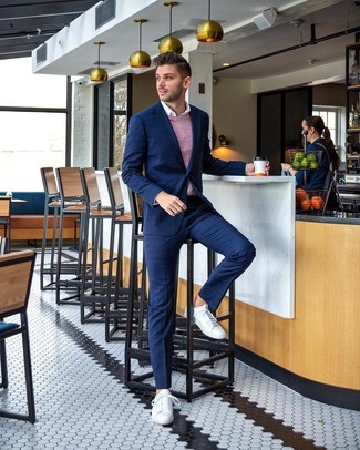 Wie weißes Langarmhemd mit weißer und roter Leder niedriger Sneakers zu kombinieren – 349 Herren Outfits