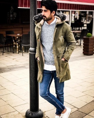 Wie weißes Langarmhemd mit weißer und roter Leder niedriger Sneakers zu kombinieren – 349 Herren Outfits
