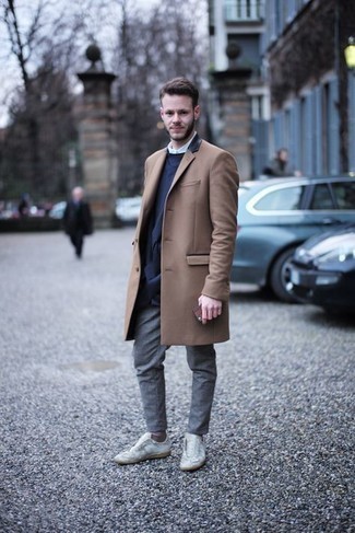 Wie weißes Langarmhemd mit weißer und roter Leder niedriger Sneakers zu kombinieren – 349 Herren Outfits