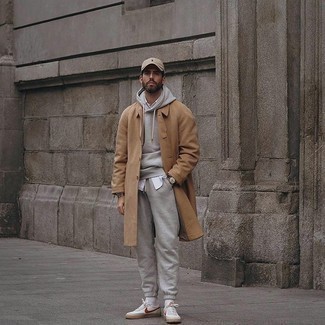 Wie weißes Langarmhemd mit weißer und roter Leder niedriger Sneakers zu kombinieren – 349 Herren Outfits