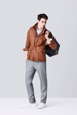 Wie weißes Langarmhemd mit weißer und roter Leder niedriger Sneakers zu kombinieren – 349 Herren Outfits