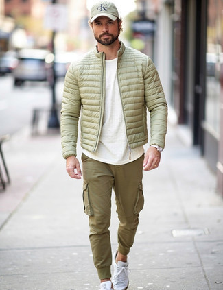 Welche niedrige Sneakers mit weißen Langarmshirt zu tragen – 94 Frühling Herren Outfits