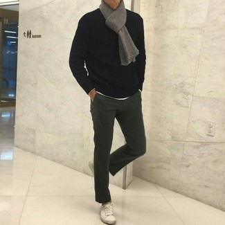Welche niedrige Sneakers mit weißen Langarmshirt zu tragen – 94 Frühling Herren Outfits