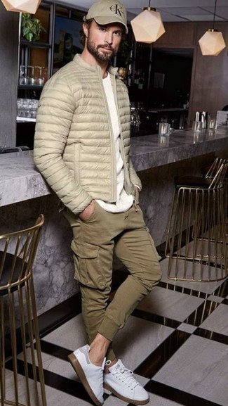Welche niedrige Sneakers mit weißen Langarmshirt zu tragen – 94 Frühling Herren Outfits
