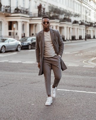 Welche niedrige Sneakers mit weißen Langarmshirt zu tragen – 94 Frühling Herren Outfits