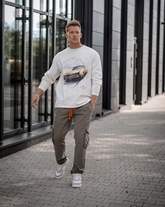 Welche niedrige Sneakers mit weißen Langarmshirt zu tragen – 280 Herren Outfits