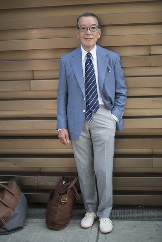 60 Jährige: Welche Businesshemden mit weißer niedriger Sneakers zu tragen – 28 Herren Outfits