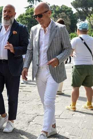 60 Jährige: Welche Businesshemden mit weißer niedriger Sneakers zu tragen – 28 Herren Outfits
