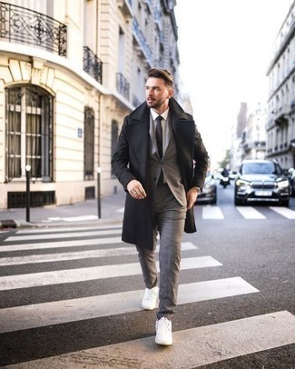 Welche Businesshemden mit weißer niedriger Sneakers zu tragen – 11 Elegante Herren Outfits kühl Wetter