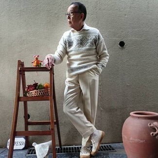 60 Jährige: Welche Businesshemden mit weißer niedriger Sneakers zu tragen – 28 Herren Outfits