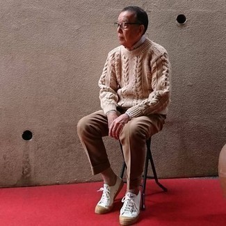 60 Jährige: Welche Businesshemden mit weißer niedriger Sneakers zu tragen – 28 Herren Outfits