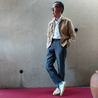 60 Jährige: Welche Businesshemden mit weißer niedriger Sneakers zu tragen – 28 Herren Outfits