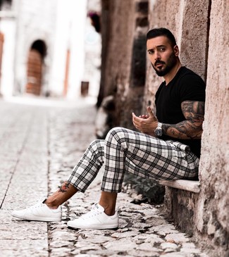 Weiße Chinohose mit Schottenmuster kombinieren – 10 Herren Outfits