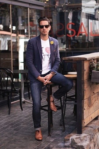 Weißes bedrucktes T-Shirt mit einem Rundhalsausschnitt kombinieren – 1252+ Herren Outfits