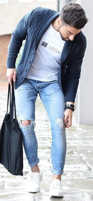 Weißes bedrucktes T-Shirt mit einem Rundhalsausschnitt kombinieren – 1252+ Herren Outfits