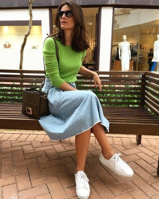 30 Jährige: Wie weiße Turnschuhe mit Jeansrockes zu kombinieren – 4 Damen Outfits warm Wetter