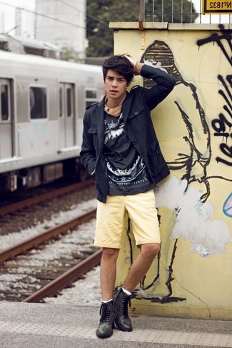 Wie weiße Socken mit senf Shorts zu kombinieren – 38 Herren Outfits