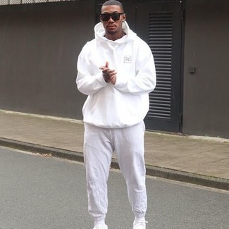 Weiße Jogginghose kombinieren – 46 Frühling Herren Outfits