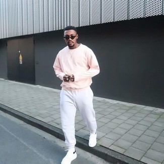 Weiße Jogginghose kombinieren – 46 Frühling Herren Outfits
