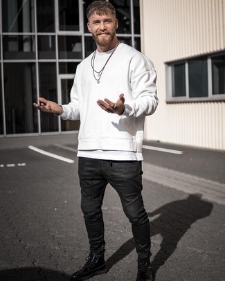 Welche T-Shirts mit einem Rundhalsausschnitt mit weißen Sweatshirt zu tragen – 20 Herren Outfits