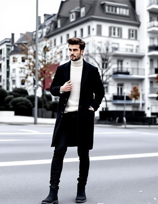 Wie weißen Rollkragenpullover mit schwarzer enger Jeans zu kombinieren – 34 Herren Outfits