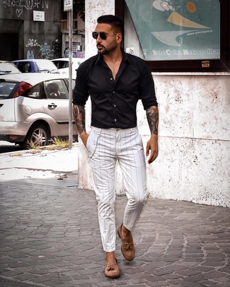 Weiße vertikal gestreifte Chinohose kombinieren – 89 Herren Outfits