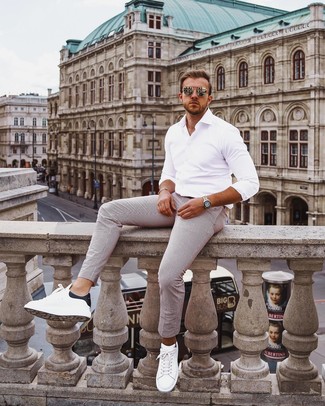 Weiße vertikal gestreifte Chinohose kombinieren – 89 Herren Outfits