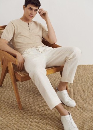 Weiße vertikal gestreifte Chinohose kombinieren – 89 Herren Outfits