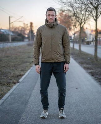 30 Jährige: Wie Windjacke mit Sportschuhe zu kombinieren – 115 Herren Outfits