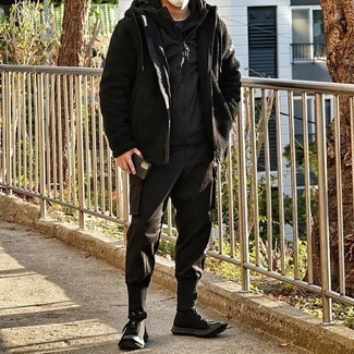 schwarzer Fleece-Pullover mit einem Kapuze von Nike