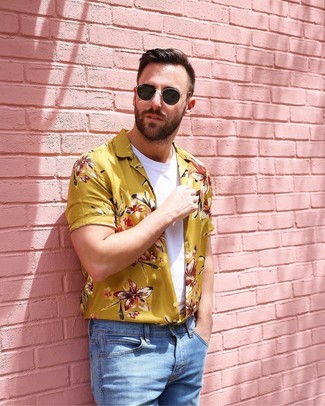 Gelbes Kurzarmhemd mit Blumenmuster kombinieren – 20 Herren Outfits