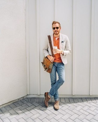 Gelbes T-shirt mit einer Knopfleiste kombinieren – 12 Herren Outfits