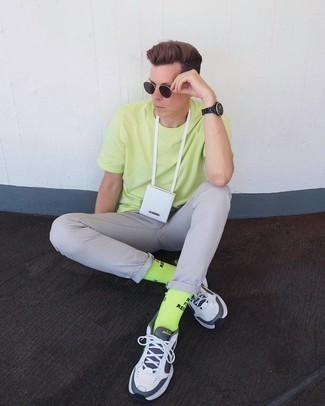 Gelbe bedruckte Socken kombinieren – 26 Herren Outfits