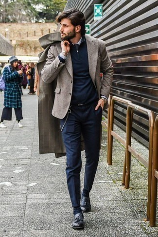Wie Pullover mit einem Reißverschluss am Kragen mit Chinohose zu kombinieren – 152 Herren Outfits