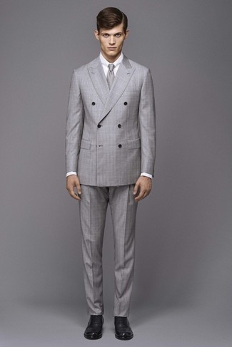 graues Zweireiher-Sakko mit Karomuster, weißes Businesshemd, graue Anzughose mit Karomuster, schwarze Leder Brogues für Herren