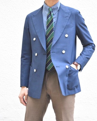 30 Jährige: Dunkelblaue horizontal gestreifte Krawatte kombinieren – 457 Herren Outfits: Kombinieren Sie ein blaues Zweireiher-Sakko mit einer dunkelblauen horizontal gestreiften Krawatte für eine klassischen und verfeinerte Silhouette.