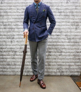 30 Jährige: Wie dunkelblaues Sakko mit grauer Anzughose zu kombinieren – 583+ Herren Outfits: Entscheiden Sie sich für ein dunkelblaues Sakko und eine graue Anzughose, um vor Klasse und Perfektion zu strotzen. Dieses Outfit passt hervorragend zusammen mit braunen Leder Slippern mit Quasten.