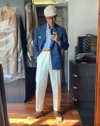 Bootsschuhe kombinieren – 825+ Herren Outfits: Vereinigen Sie ein dunkelblaues Zweireiher-Sakko mit einer weißen Anzughose für eine klassischen und verfeinerte Silhouette. Wenn Sie nicht durch und durch formal auftreten möchten, wählen Sie Bootsschuhe.