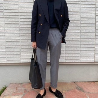 30 Jährige: Wie Zweireiher-Sakko mit Anzughose zu kombinieren – 500+ Herren Outfits: Kombinieren Sie ein Zweireiher-Sakko mit einer Anzughose, um vor Klasse und Perfektion zu strotzen. Wenn Sie nicht durch und durch formal auftreten möchten, vervollständigen Sie Ihr Outfit mit schwarzen Samt Slippern mit Quasten.