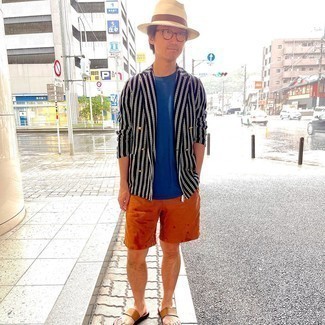 Welche Sakkos mit brauner Zehensandalen zu tragen – 5 Herren Outfits: Kombinieren Sie ein Sakko mit orange Shorts, um einen modischen Freizeitlook zu kreieren. Suchen Sie nach leichtem Schuhwerk? Ergänzen Sie Ihr Outfit mit braunen Zehensandalen für den Tag.