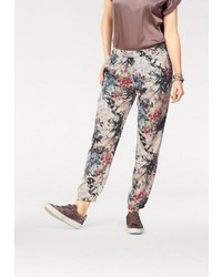 mehrfarbige Karottenhose mit Blumenmuster von Soyaconcept