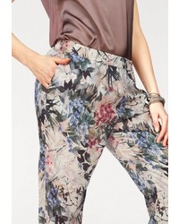 mehrfarbige Karottenhose mit Blumenmuster von Soyaconcept