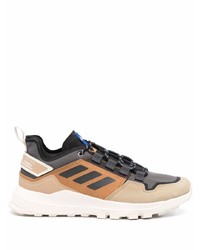 mehrfarbige Sportschuhe von adidas