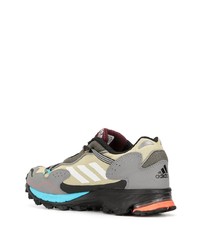 mehrfarbige Sportschuhe von adidas