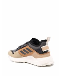 mehrfarbige Sportschuhe von adidas