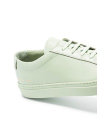 mintgrüne Leder niedrige Sneakers von Common Projects