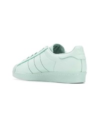 mintgrüne Leder niedrige Sneakers von adidas