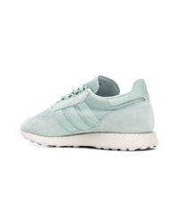 mintgrüne niedrige Sneakers von adidas